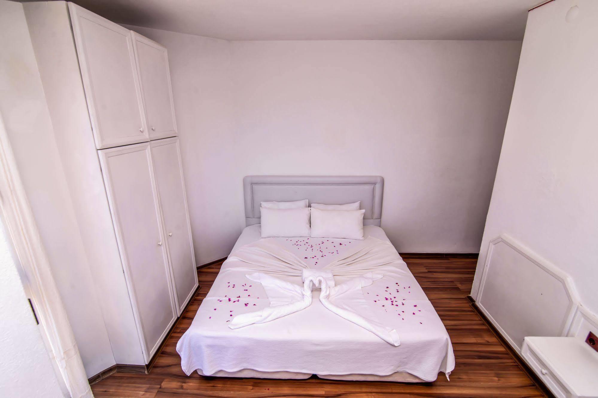 Marin Hotel Кешме Экстерьер фото